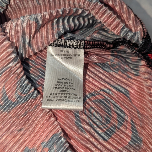 Almost Famous Ribbed Red Rose Patterned Maxi Dress - Picture 3 of 11